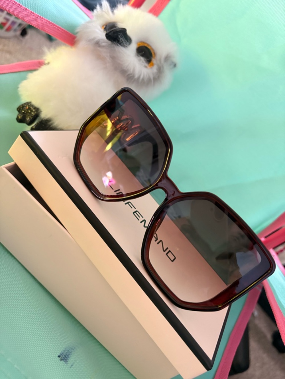 Vintage luxury Square Sunglasses in Deep Burgundy Frame with Gradient Lenses